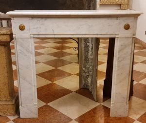 Chimenea Deco' en mármol blanco de Carrara